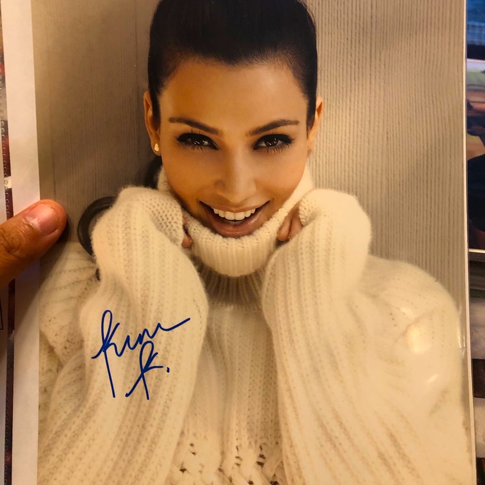 Kim kardashian signed with COA ✍🏼